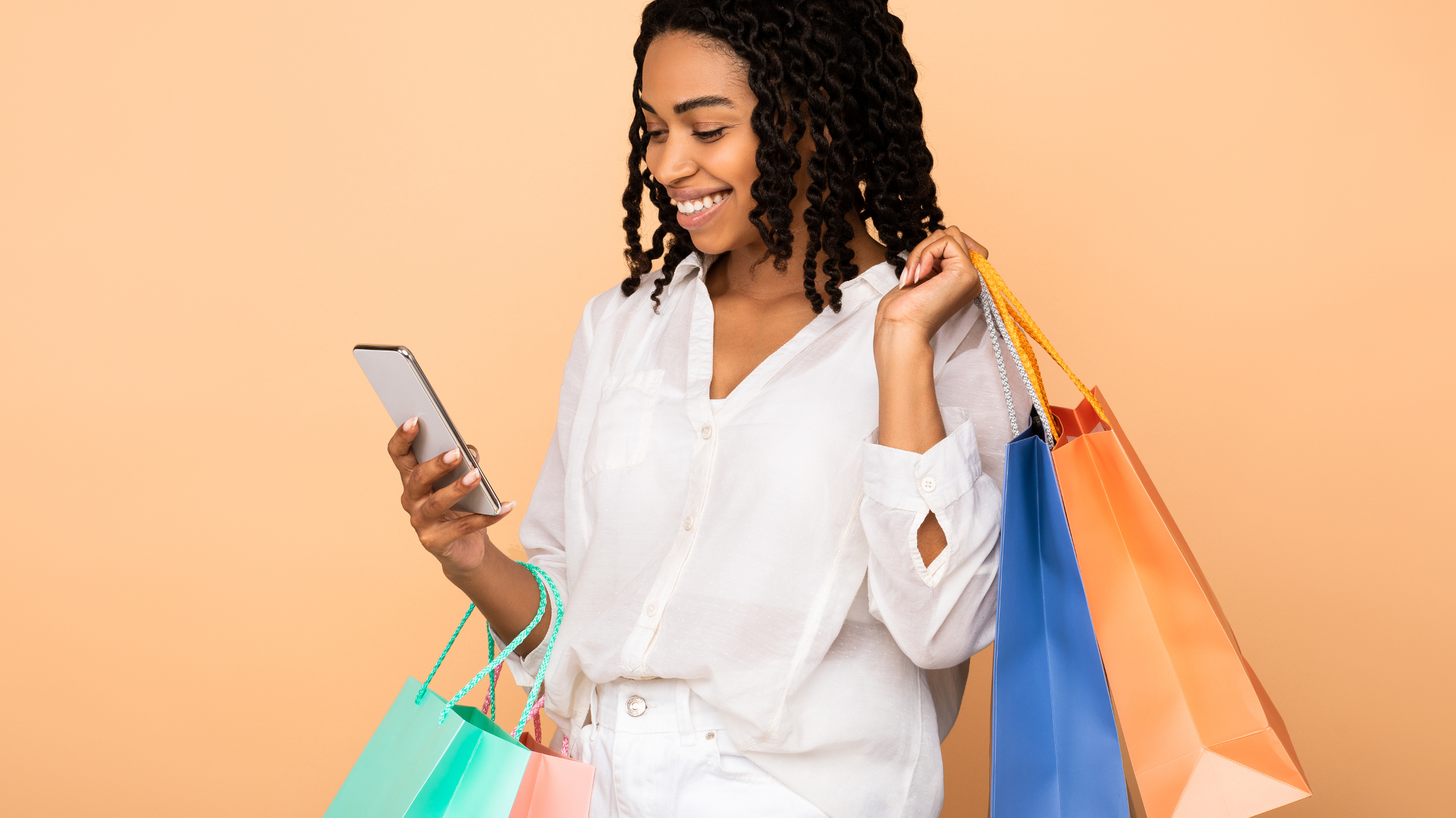 Shopper browsing Eomly Marketplace on her phone